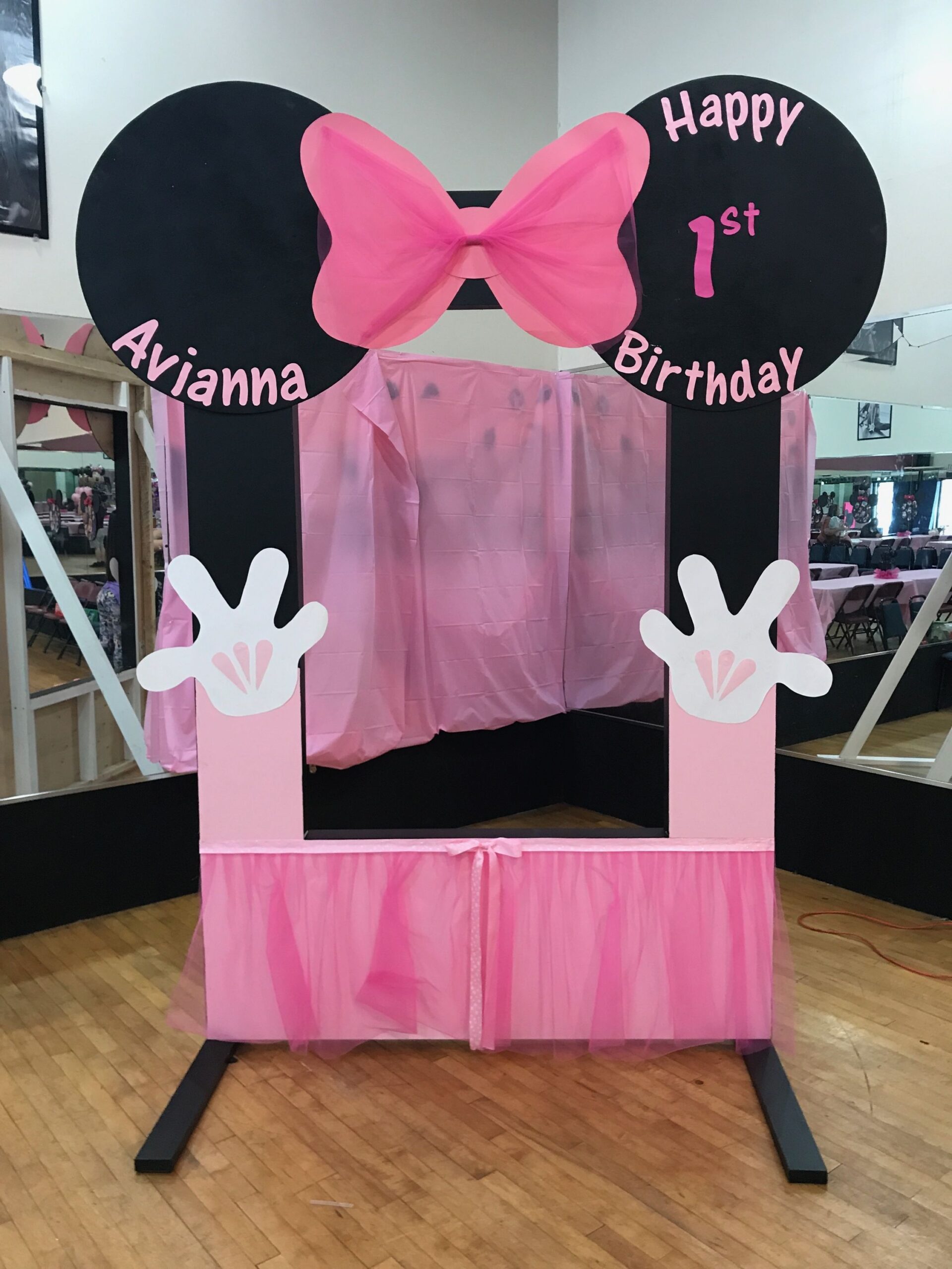 Preview of DIY Minnie Mouse Backdrop