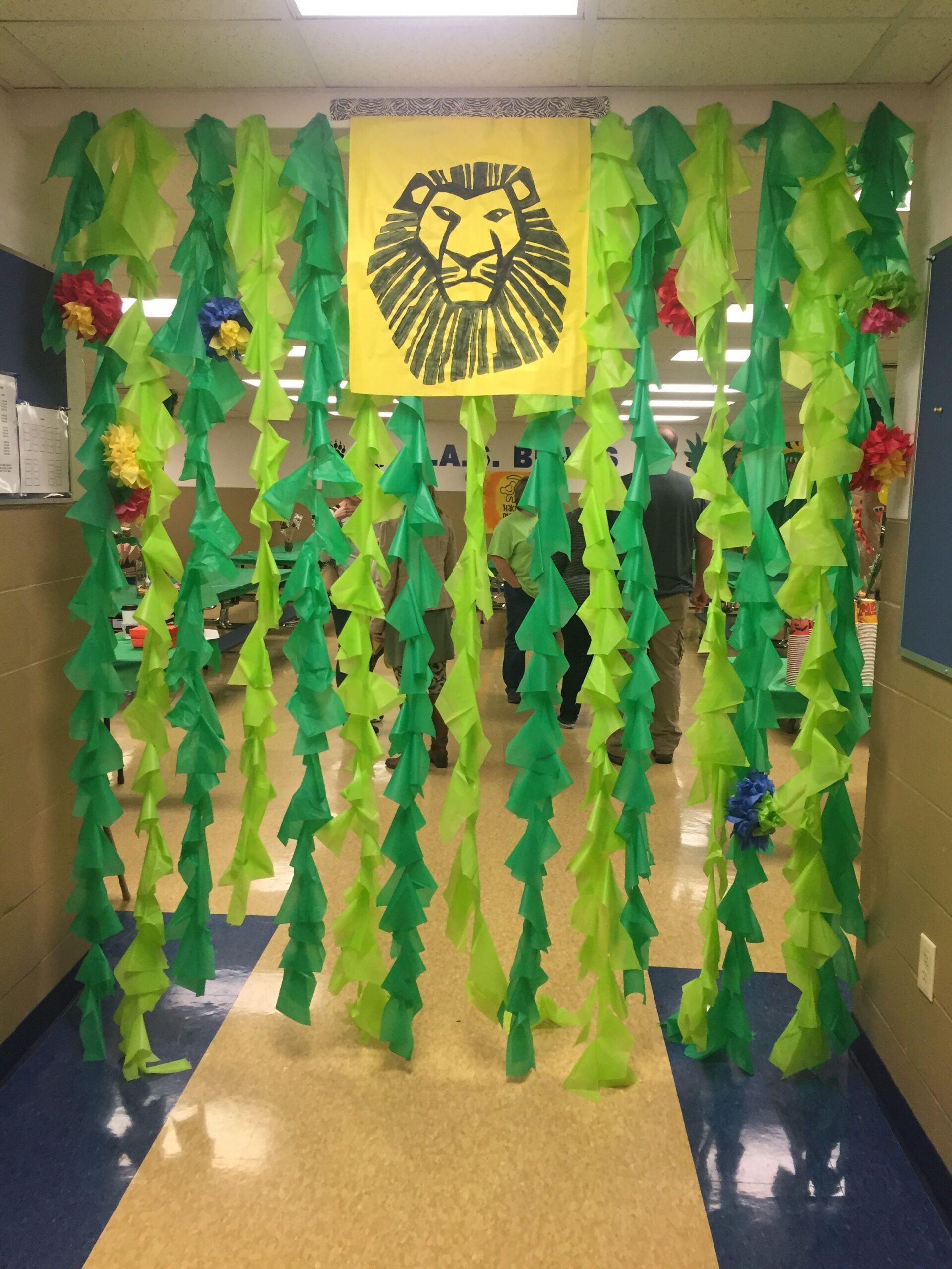 Lion King Jungle green streamer decor