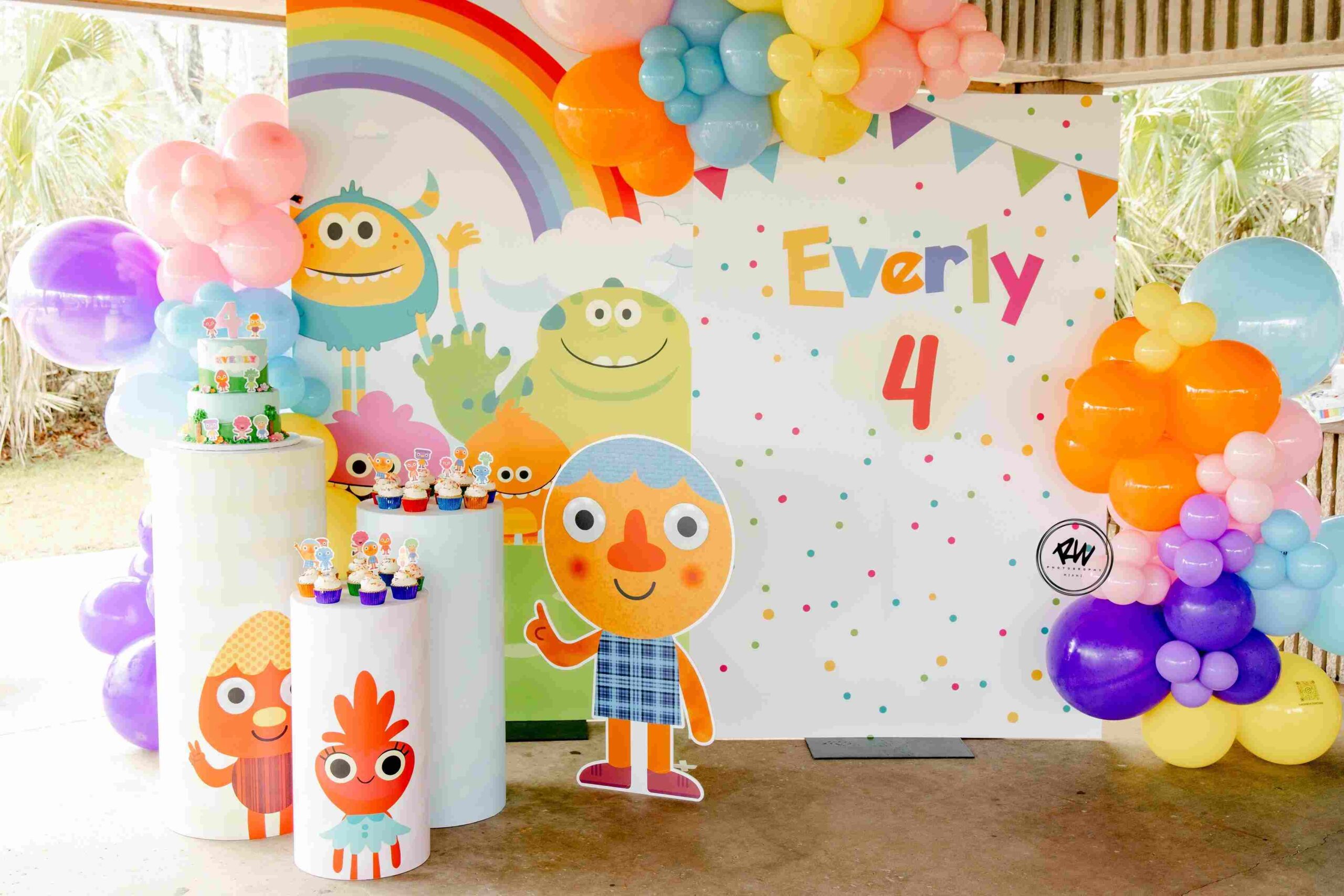 Super Simple Songs Birthday Party Decor with Rainbow backdrop